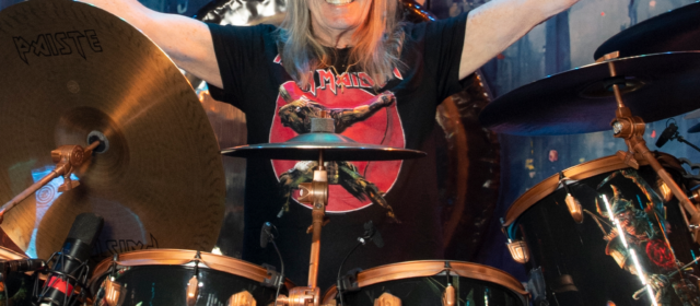 NICKO McBRAIN ému devant le documentaire Iron Maiden: Burning Ambition