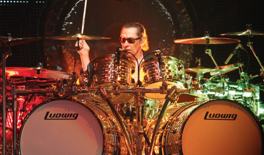 ALEX VAN HALEN avance sur un projet posthume avec des enregistrements inédits d’Eddie